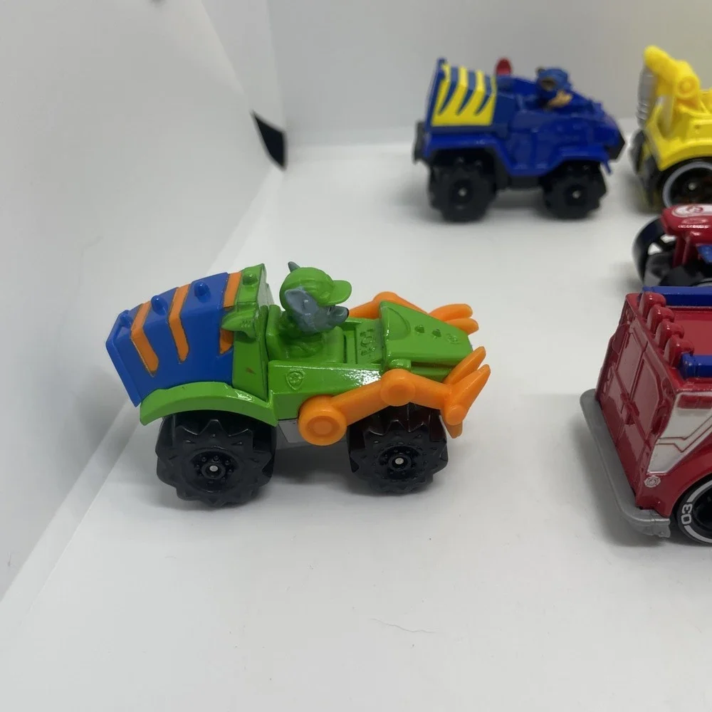 PAW‎ Patrol, 7 Collectible Die-Cast Toy Cars,...Spin Master